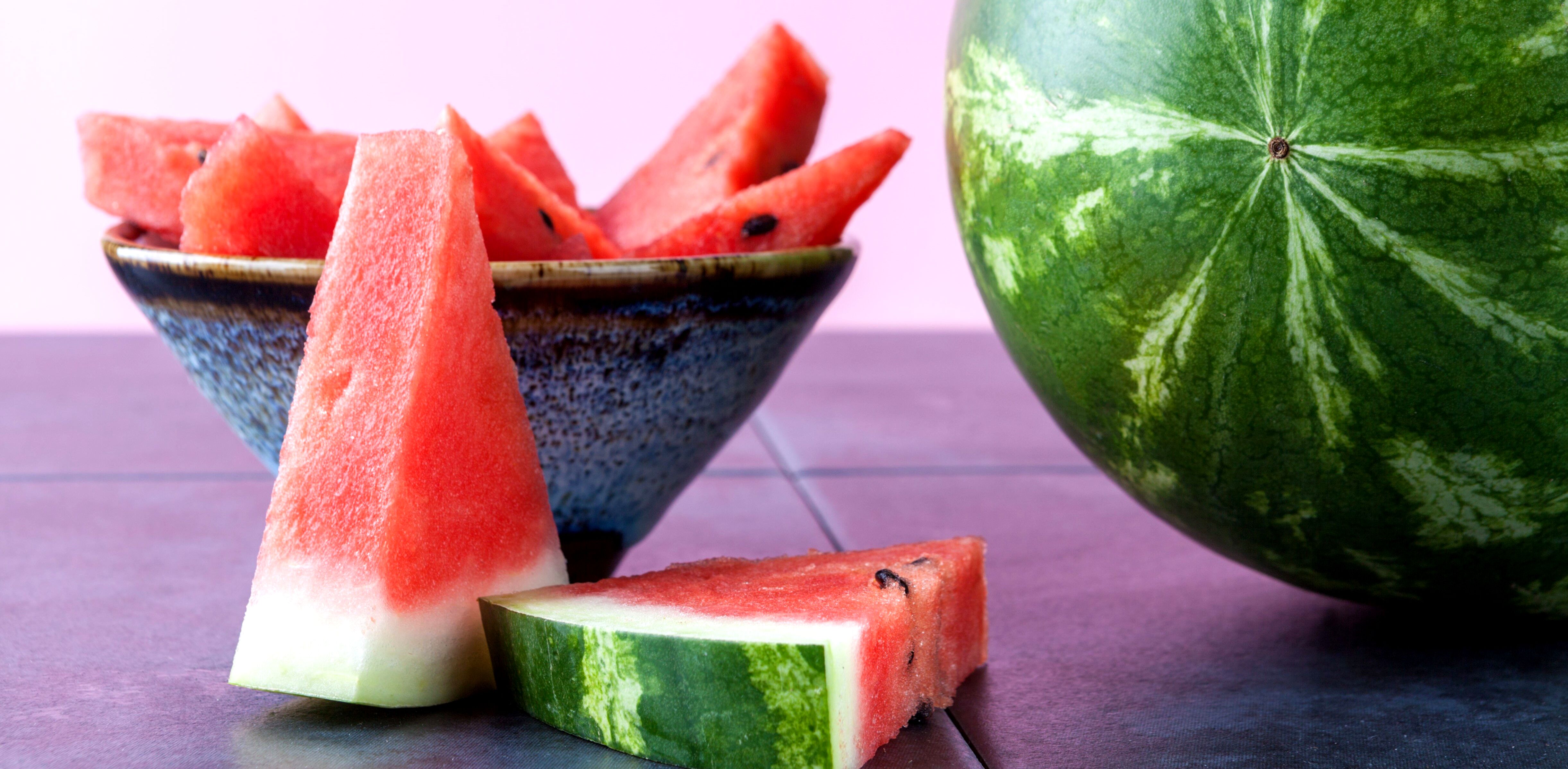 با خوردن هندوانه کم آبی بدن رو برطرف کن + روش استفاده