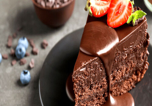 آخر هفته رو با این کیک شکلاتی وگان، خوشمزه تر کن! + طرز تهیه 