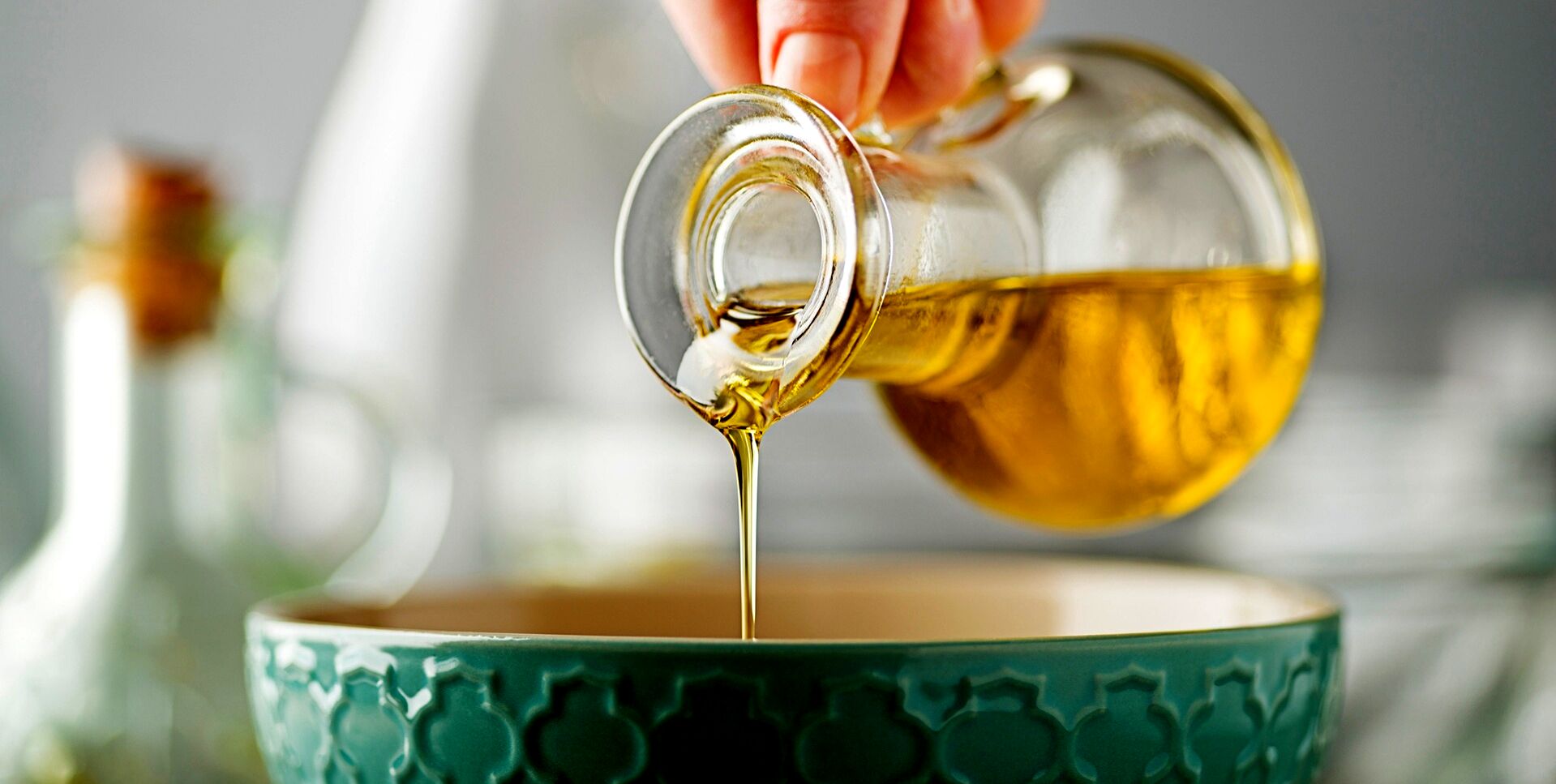 روغن به دانه؛ راه حل طبیعی برای تمام مشکلات پوستی 