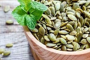 آقایون موقع فوتبال دیدن تخمه کدو بخورین تا سلامت جنسی رو تامین کنین! 