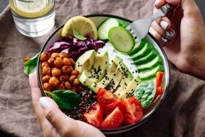 سیر شدن یا مریضی؟ هشدار برای کسایی که شام می خورن و می خوابن!