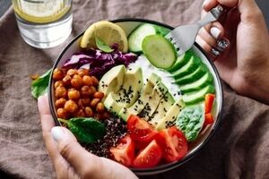 سیر شدن یا مریضی؟ هشدار برای کسایی که شام می خورن و می خوابن!
