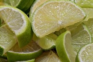 با لیمو ترش و خواص بینظیر آن آشنا شوید + طبع و ارزش غذایی