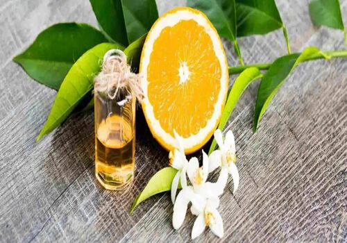 همه چیز درباره خواص بی نظیر عرق بهار نارنج + طبع 