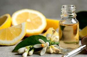 با خواص خوشبو ترین روغن گیاهی آشنا شو! | روغن بهار نارنج و فواید آن