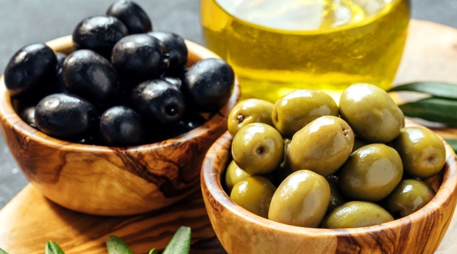 زیتون سبز بهتره استفاده کنیم یا زیتون سیاه؟ 