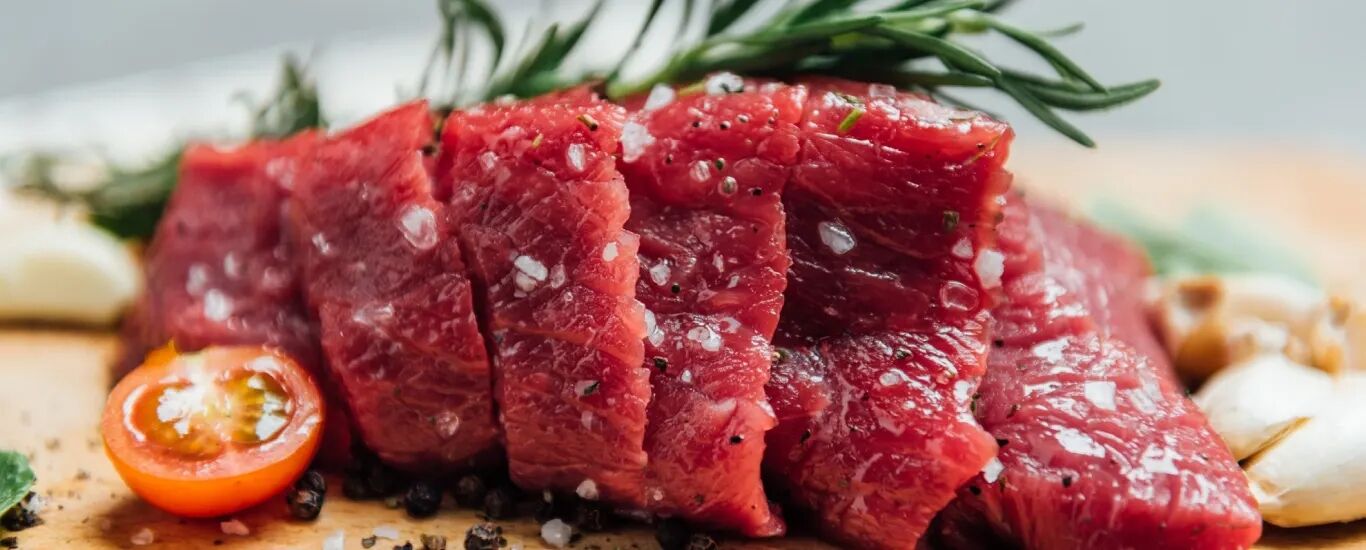 چرا باید در رژیم غذایی خود گوشت بخوریم؟