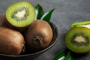 مهمترین خواص کیوی برای سلامتی + طبع و ارزش غذایی