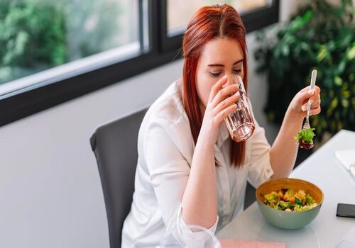 بالاخر وسط غذا آب بخوریم یا قبل و بعدش؟ 