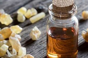 با خواص دارویی روغن کندر برای سلامت بدن آشنا شو 