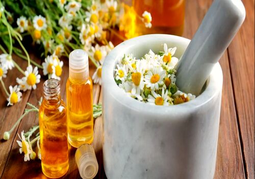 با روغن بابونه از دردهای عضلانی خداحافظی کن + خواص 